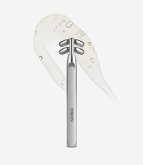 SCULPTING FACIAL ROLLER | Invigorating And Cooling Facial Tool With Rotating Rollers To Lift, Firm And Sculpt The Face.