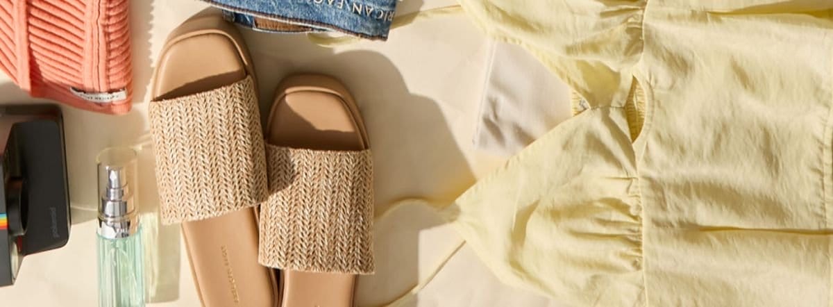 New sandals = the perfect excuse for a fresh pedi. 