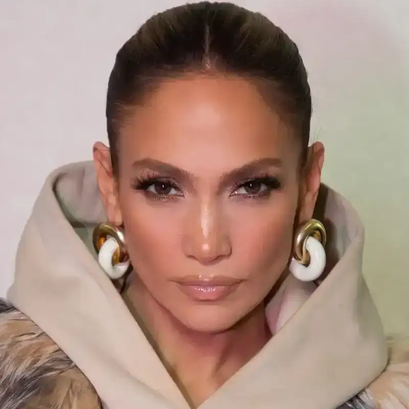 I Can't Remember the Last Time Jennifer Lopez Wore a Manicure This Sparkly