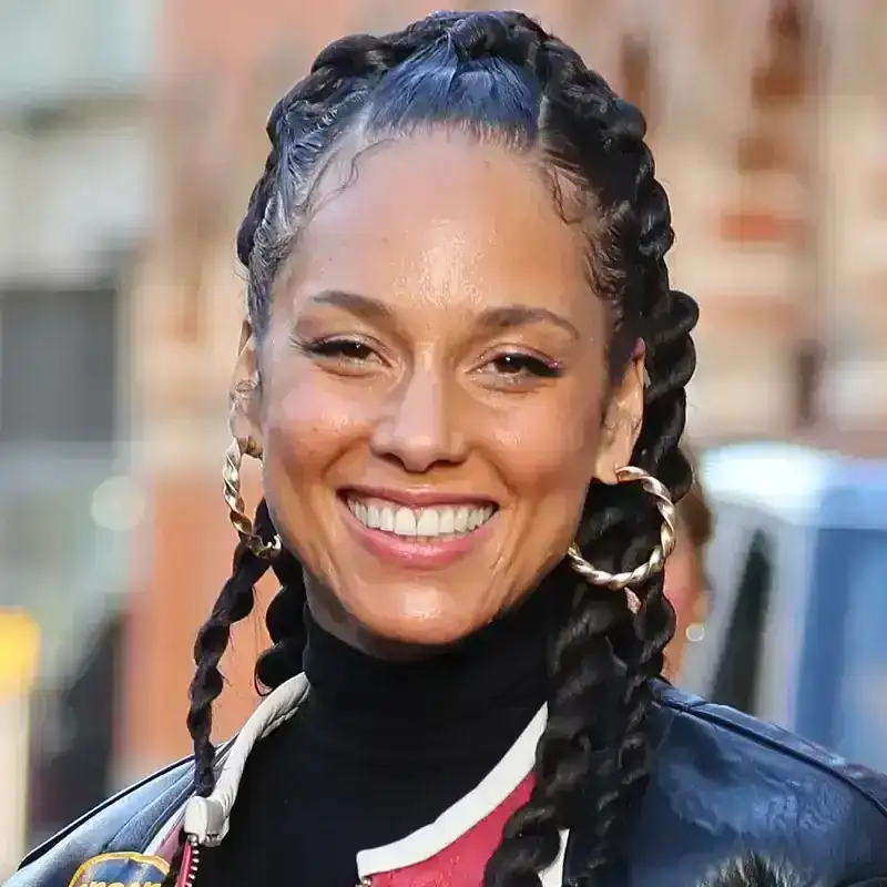 The Part of Alicia Keys's Super Bowl Look You Didn't See: Her Decadent Manicure