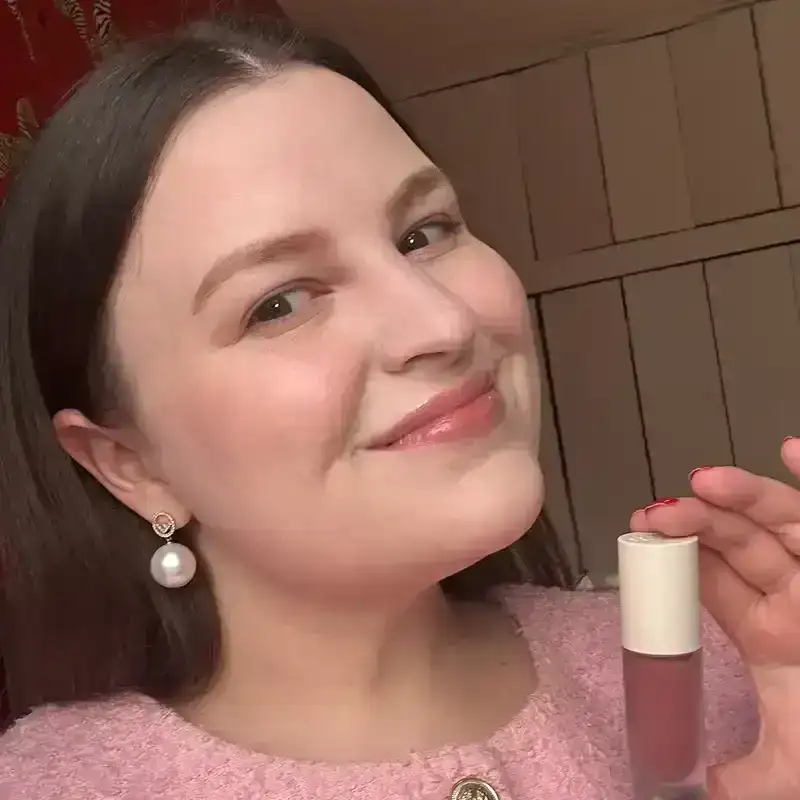 Beauty editor holds Summer Fridays Dream Lip Oil