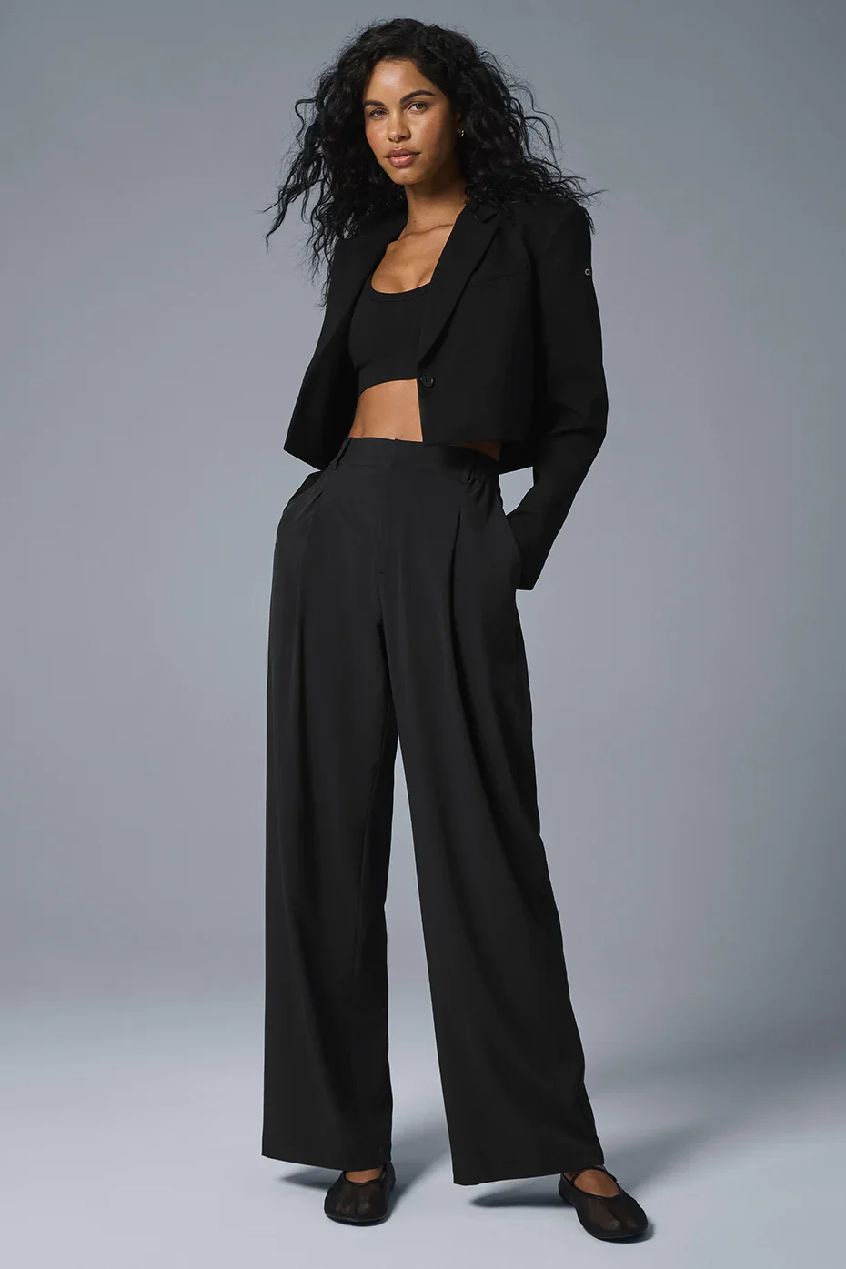 Cropped First-Class Blazer - Black - Black / M