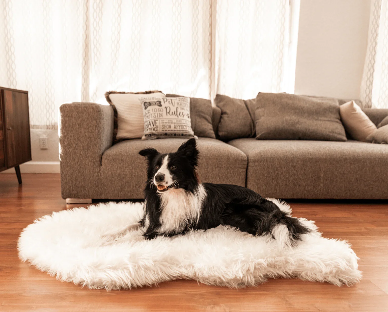 Image of PupRug™ Faux Fur Orthopedic Dog Bed - Curve Polar White