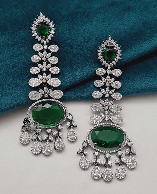 Image of QIYARA ELEGANCE AD EARRINGS IN EMERALD