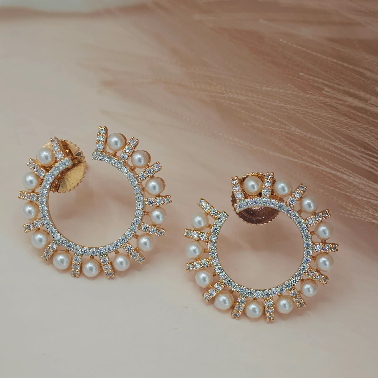 Image of Shea Pearl Earrings