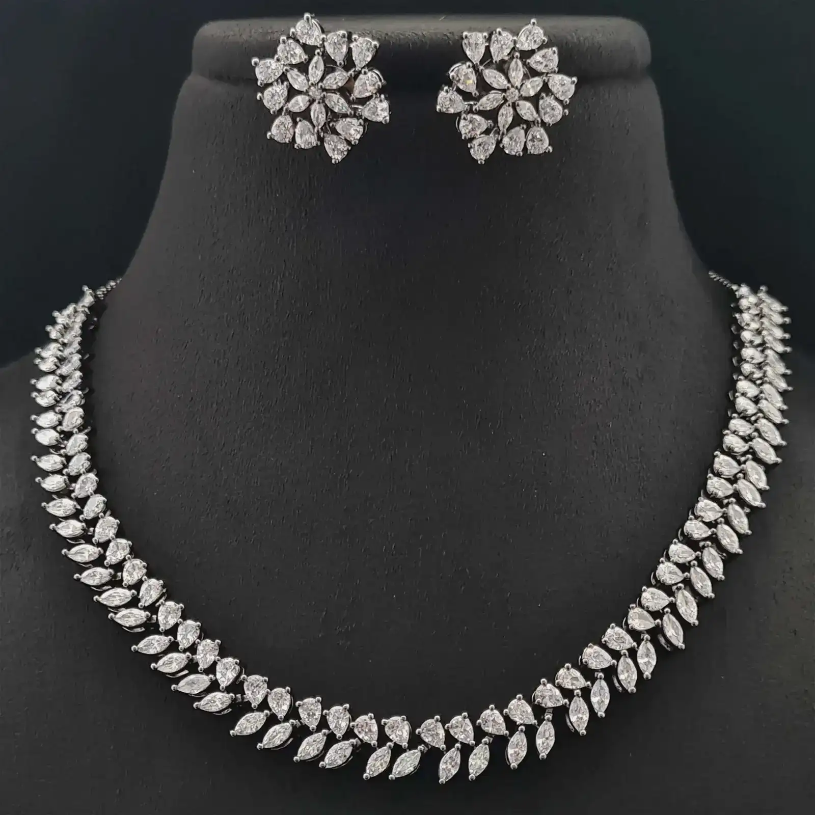 Image of SURYA DELICATE AD NECKLACE