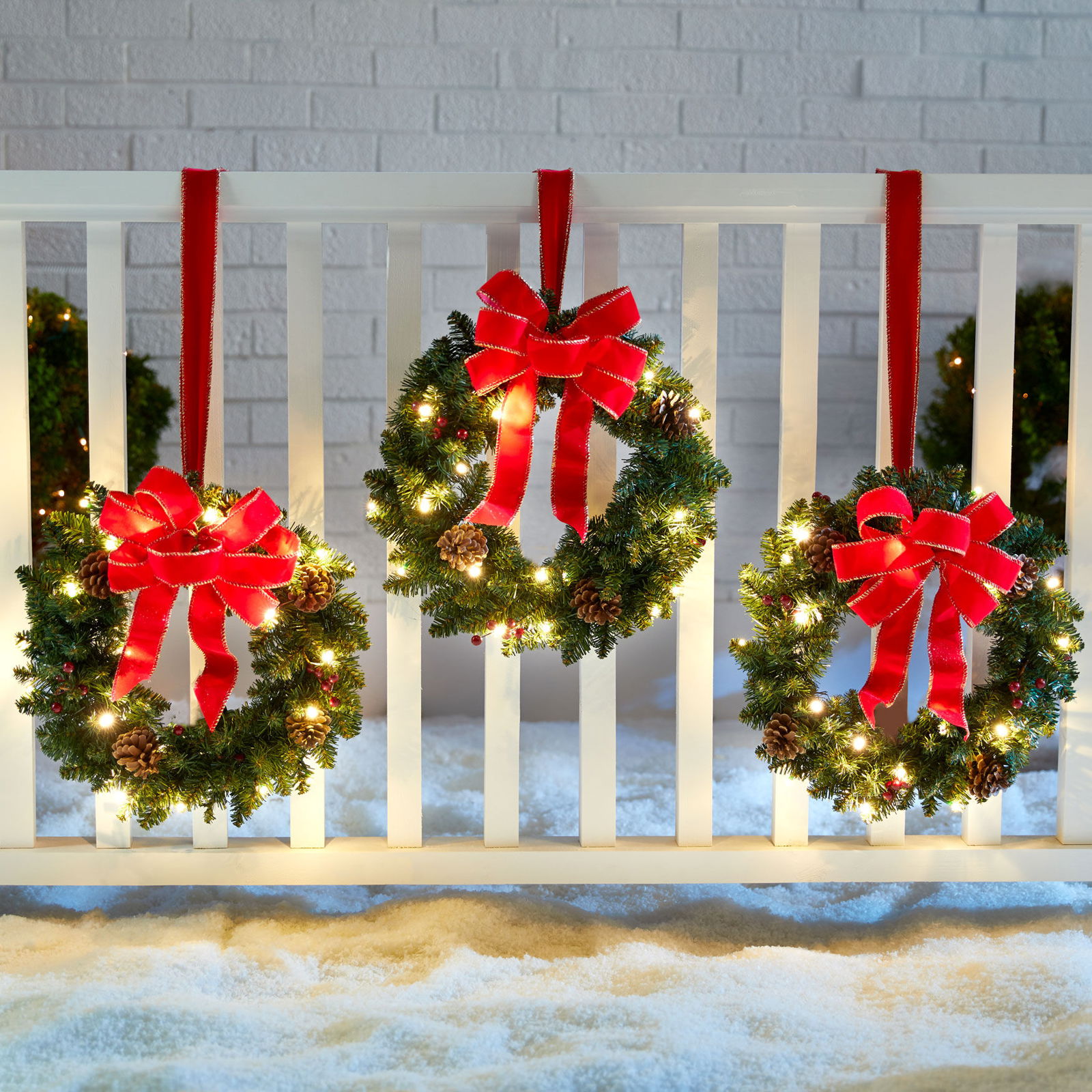 Set Of Cordless PreLit Mini Christmas Wreaths\ufeff