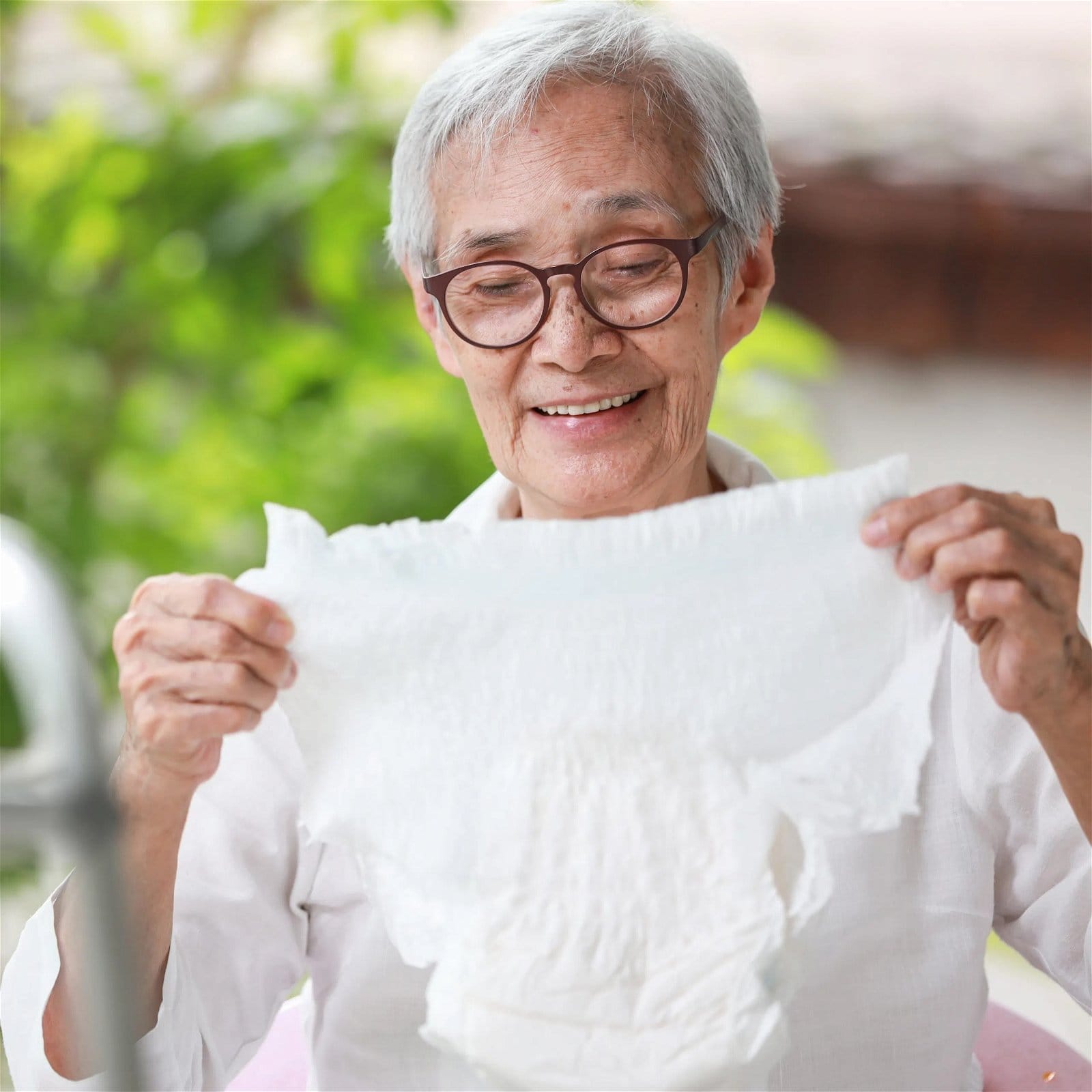 How to change an adult diaper: a step-by-step guide