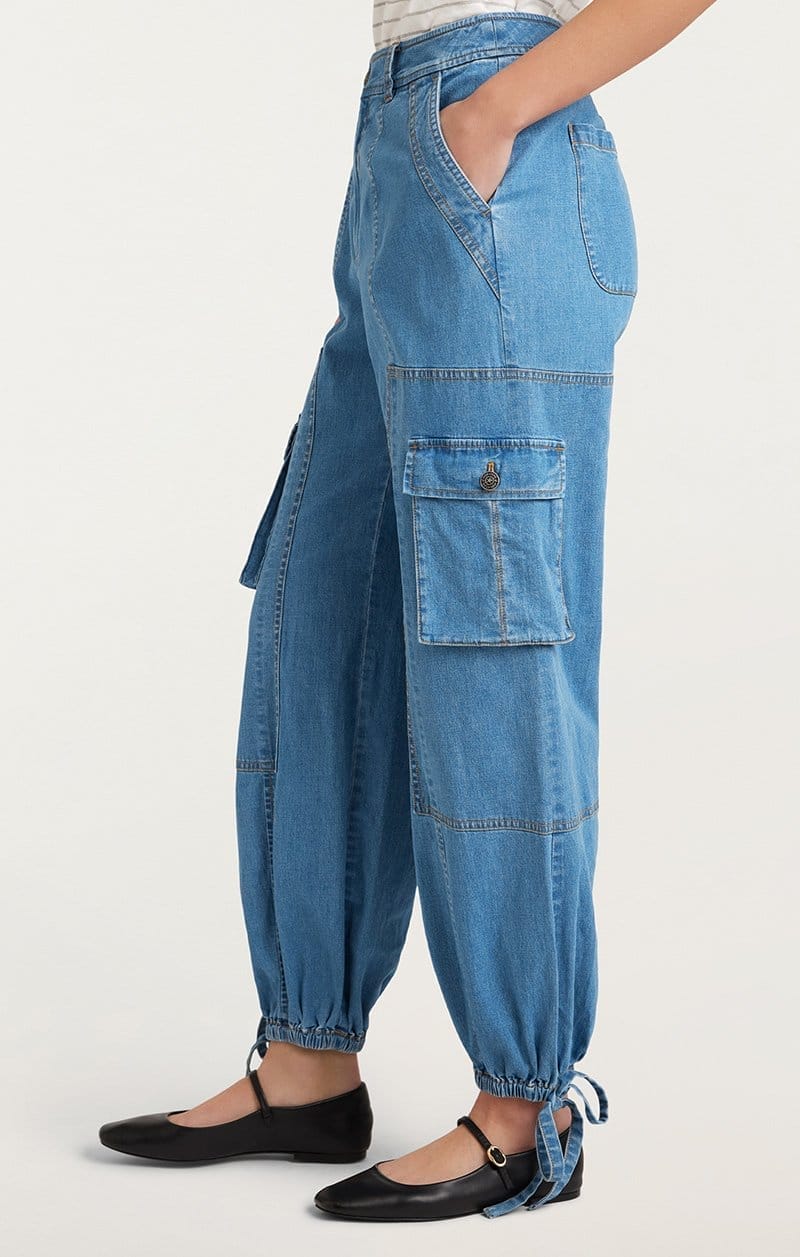 https://cinqasept.nyc/collections/le-denim/products/zola-pant-in-light-wash