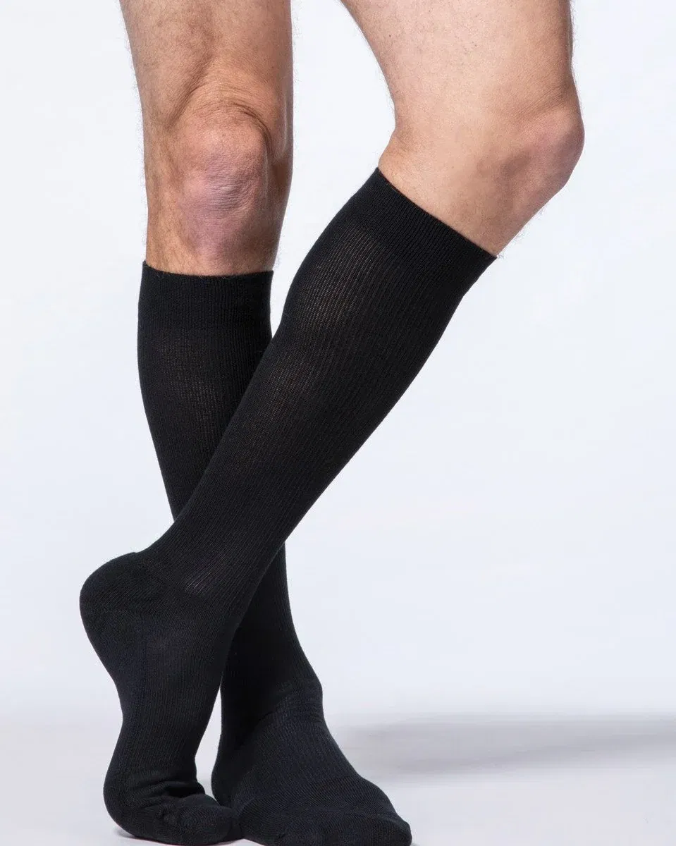 Image of Sigvaris 970 Dynaven Series Closed Toe Knee Highs 30-40 mmHg Men's - 923C