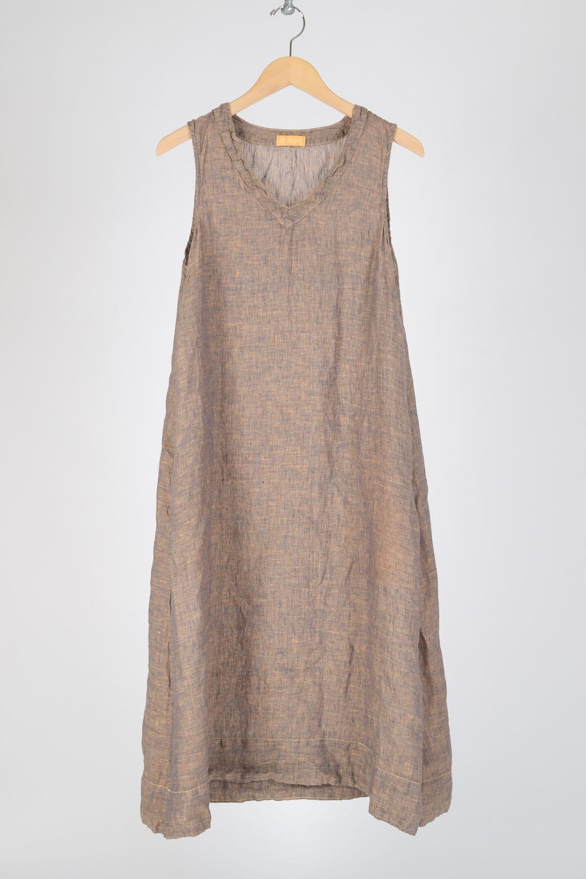 Simple A-line sleeveless dress with V-neck in linen