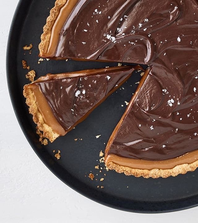 salted caramel and chocolate tart