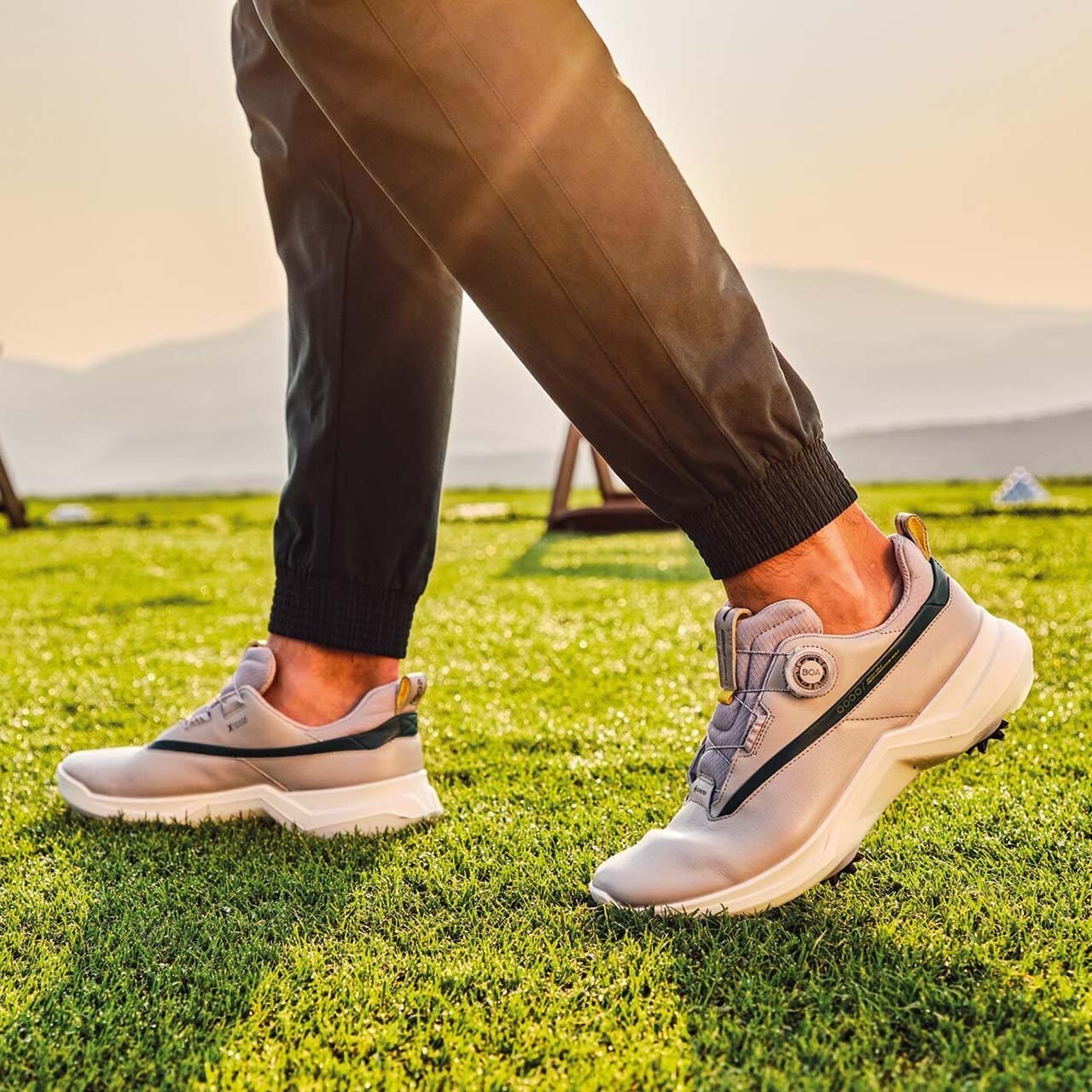 Man wearing gray golf shoes