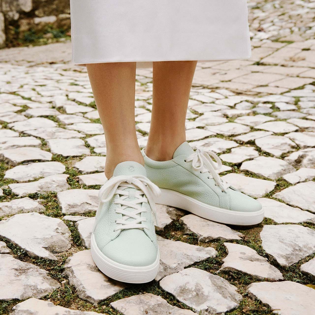 Woman wearing light green sneaker