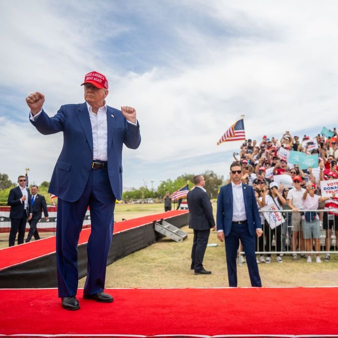 Trump Spent the Weekend Warning a Crowd in the Las Vegas Desert About Shark Attacks