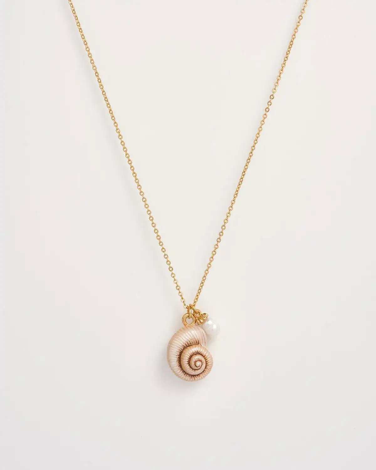 Image of Sea Snail Shell and Pearl Short Necklace