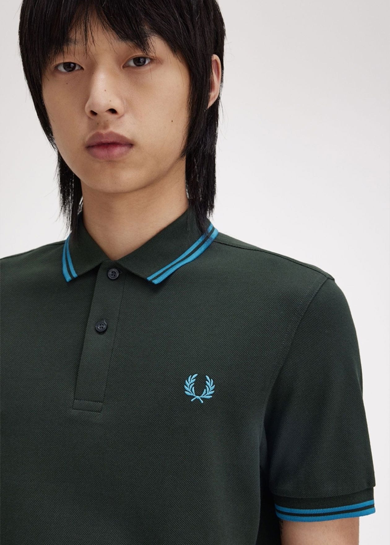 Man wearing blackFred Perry Shirt with bright blue tipping