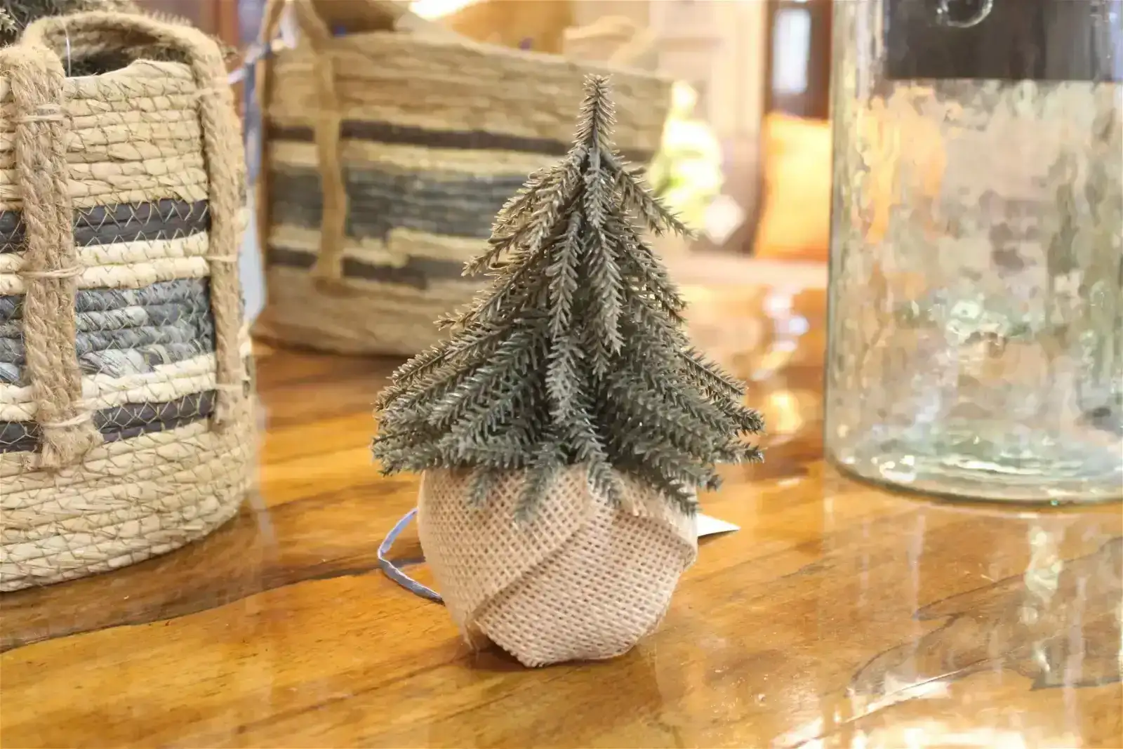  Artificial Mini Christmas Tree in Burlap Skirt 