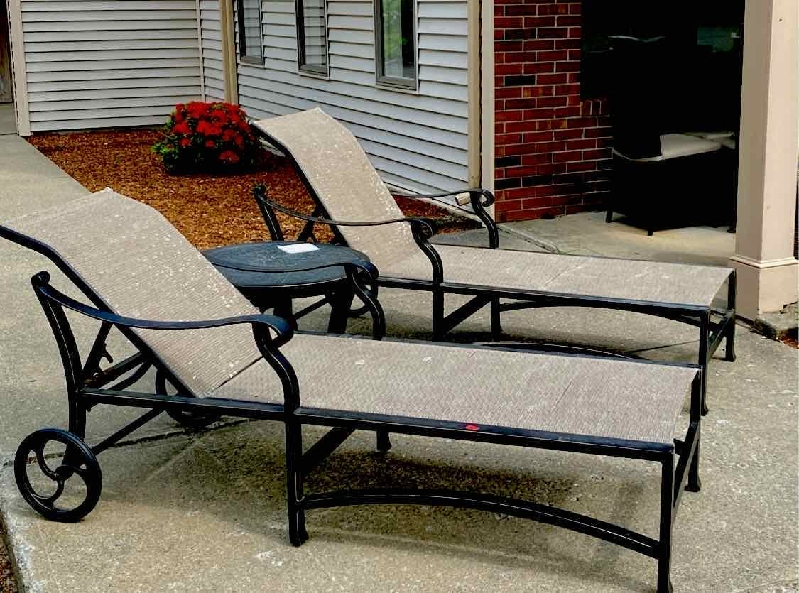 Pair of Castelle 'Bellagio' Outdoor Chaise Loungers & Side Table