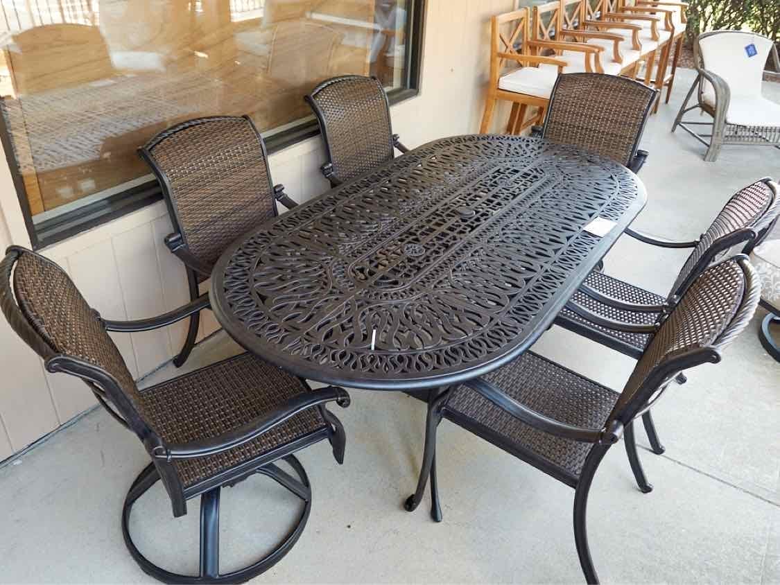 Outdoor Dining Table & Set of Six Chairs