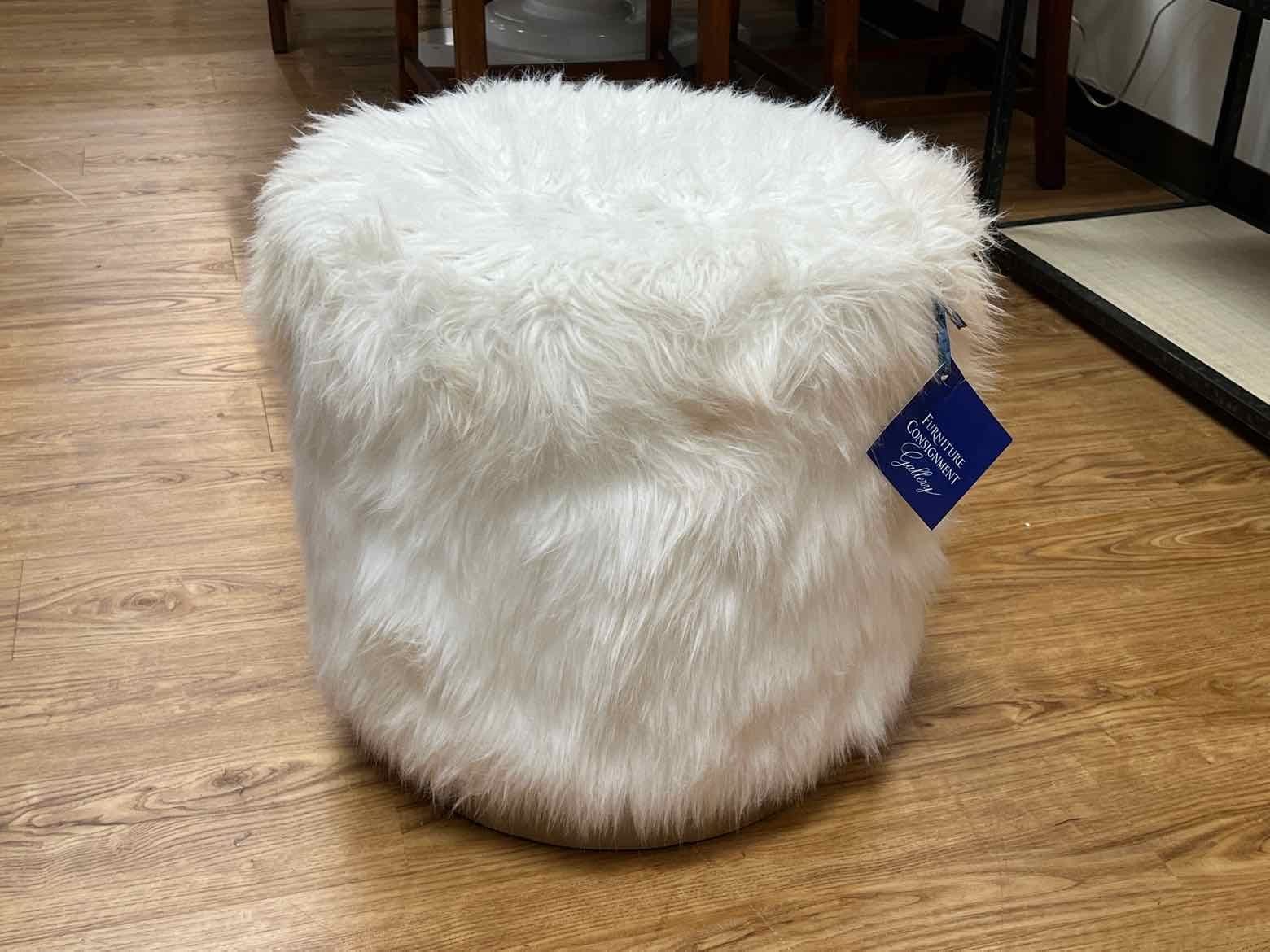  Pottery Barn Teen Faux Fur White Ottoman 