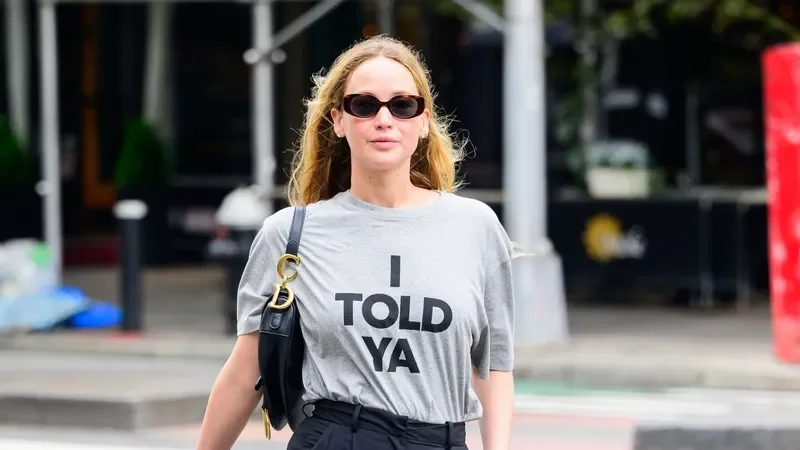 New York, NY - Jennifer Lawrence looks stylish in an %22I told ya%22 gray t-shirt paired with black trousers and a black Dior handbag while out in NYC.Pictured: Jennifer LawrenceBACKGRID USA 6 JUNE 2024 BYLINE MUST READ: Diamond / BACKGRIDUSA: +1 310 798 9111 / usasales@backgrid.comUK: +44 208 344 2007 / uksales@backgrid.comUK Clients - Pictures Containing ChildrenPlease Pixelate Face Prior To Publication
