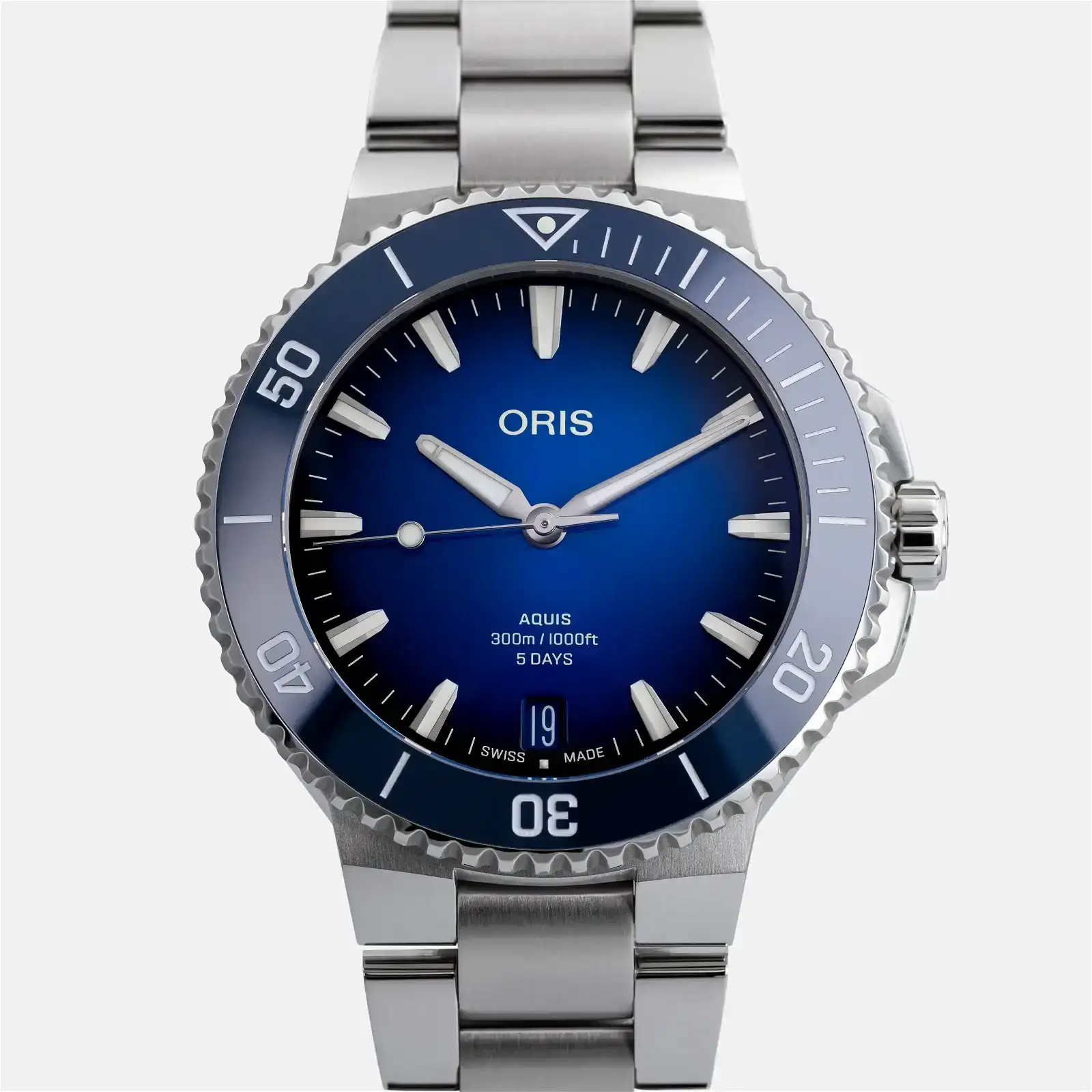 Image of Aquis Date Cal. 400 43.5mm With Blue Dial