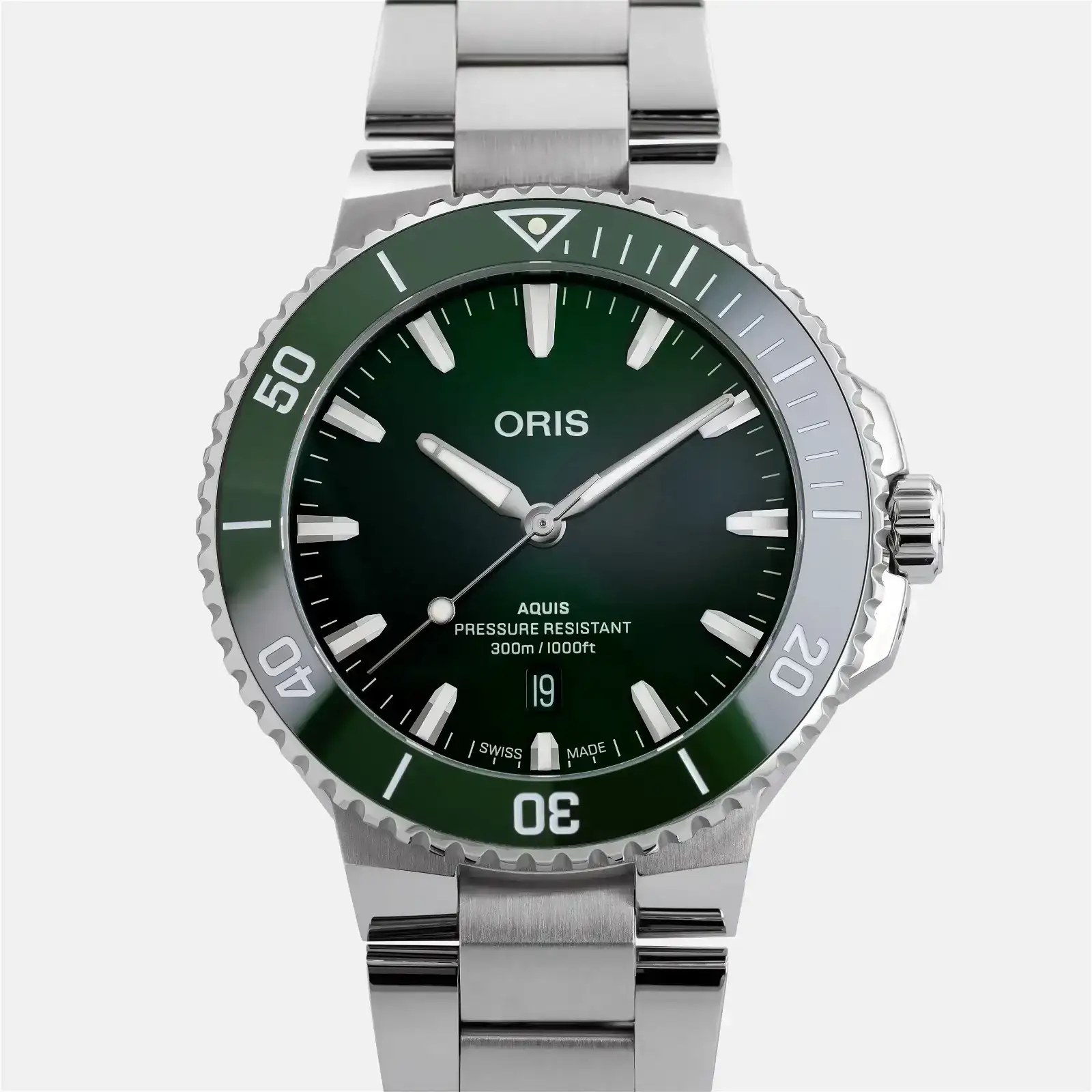 Image of Aquis Date 43.5mm With Green Dial