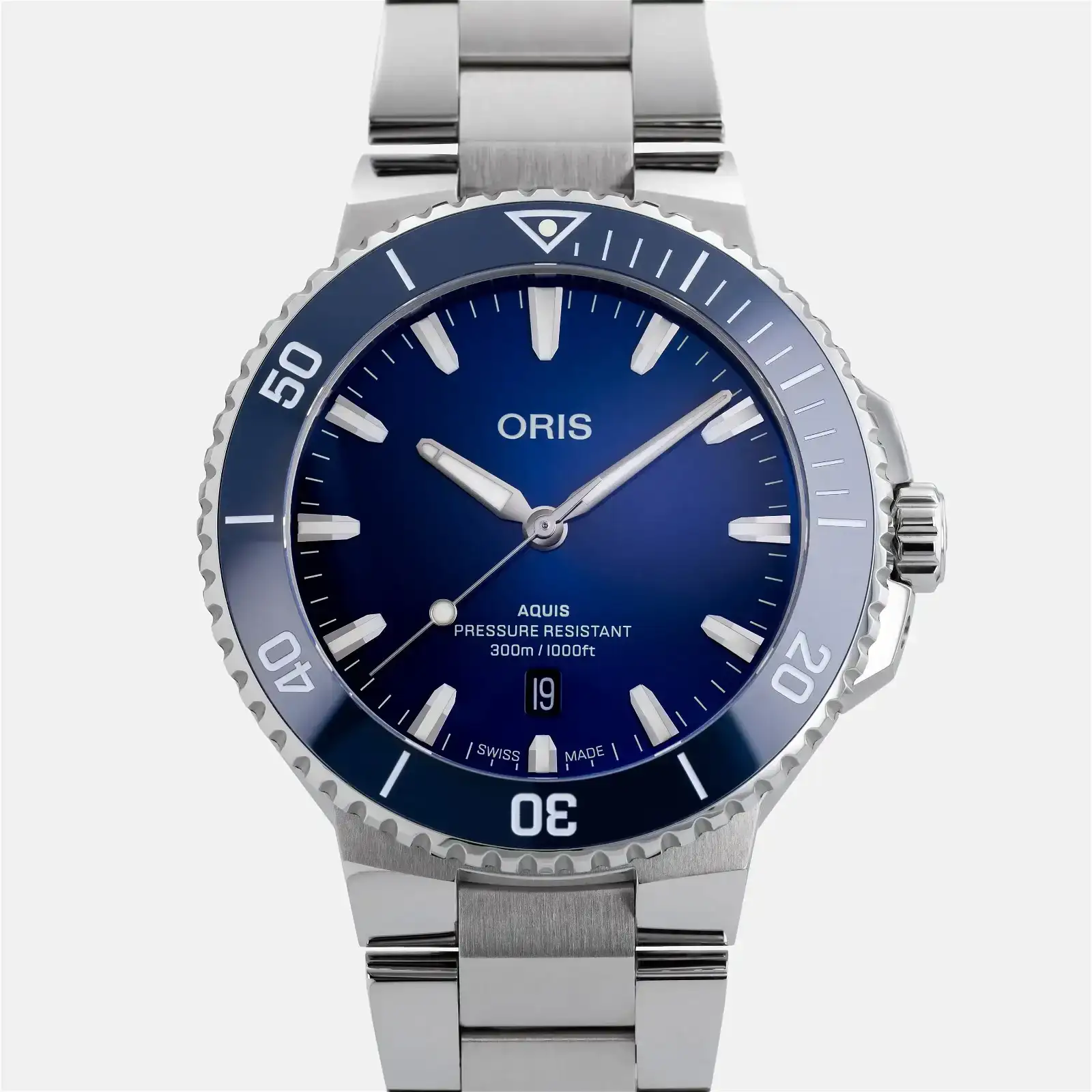 Image of Aquis Date 43.5mm With Blue Dial