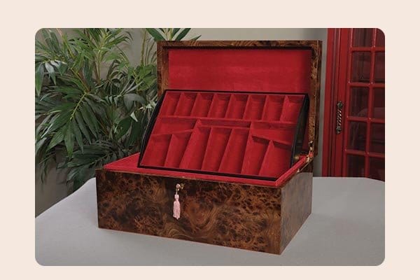 Finding the Perfect Chess Box for Your Priceless Pieces