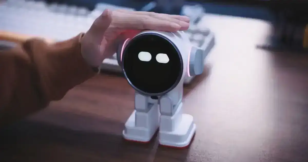 Rux Robot: Your Ultimate Desktop Sidekick