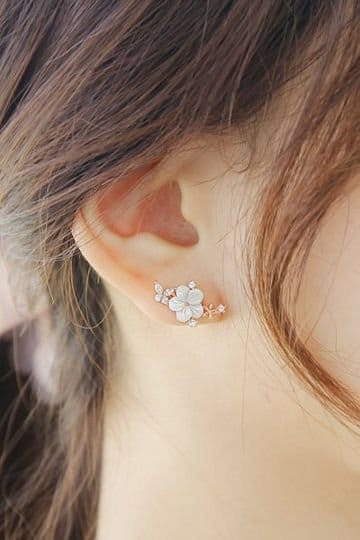 Image of Pure Flow Nacre Flower Asymmetrical Earrings