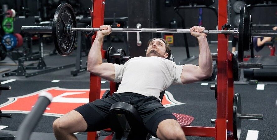 Should You Bench Press with a Smith Machine or a Barbell?