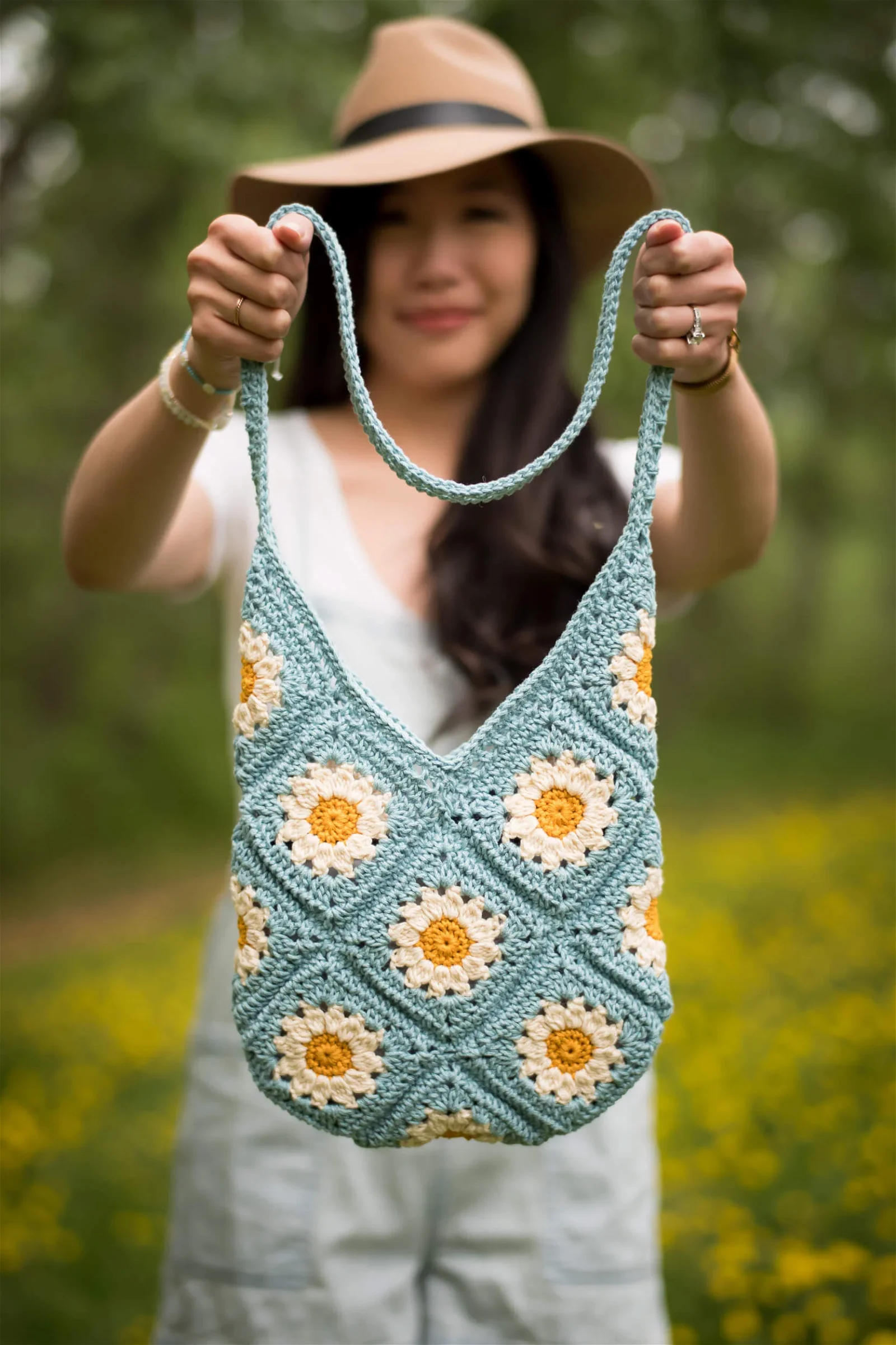Image of Crochet Kit - Summer Days Daisy Bag
