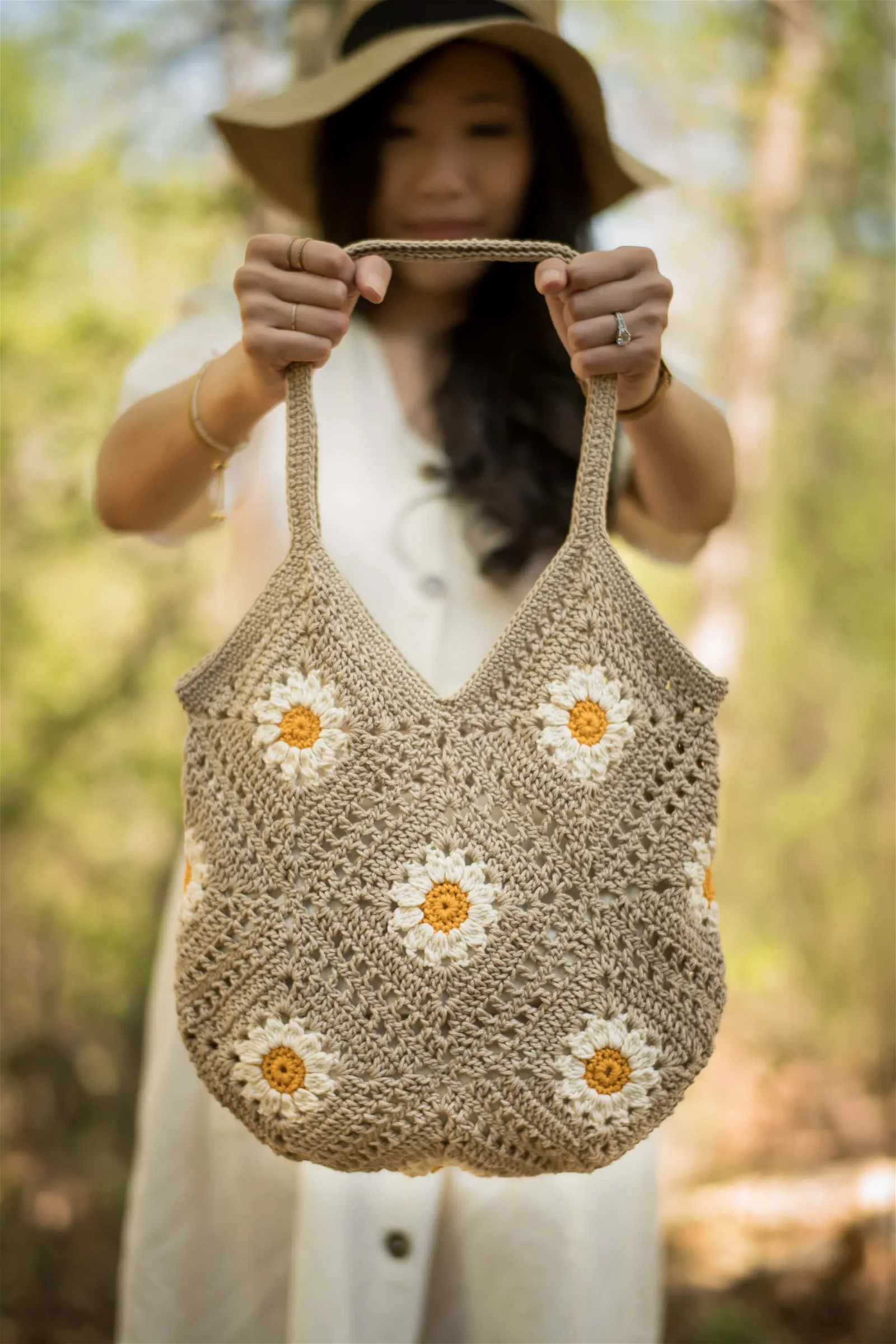Image of Crochet Kit - Breezy Days Daisy Bag