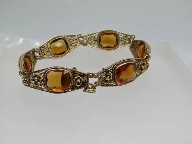 Vintage Vibes: Baby Boomer Jewelry Auction