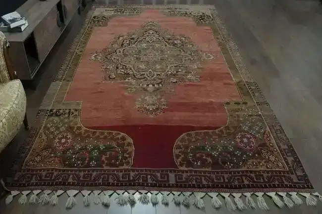 Ottoman Opulence: Turkish Rugs Auction