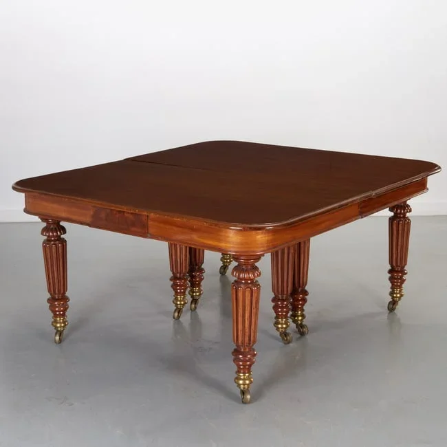 Nice William IV carved mahogany dining table