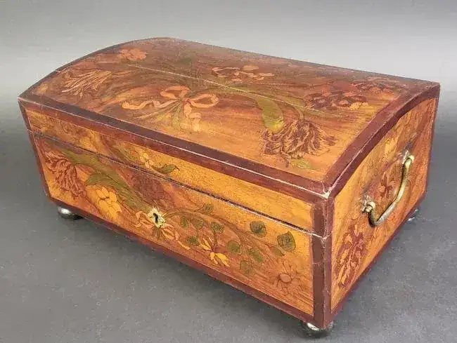 Fine Antique Floral Inlaid Trinket Box, 19th Century