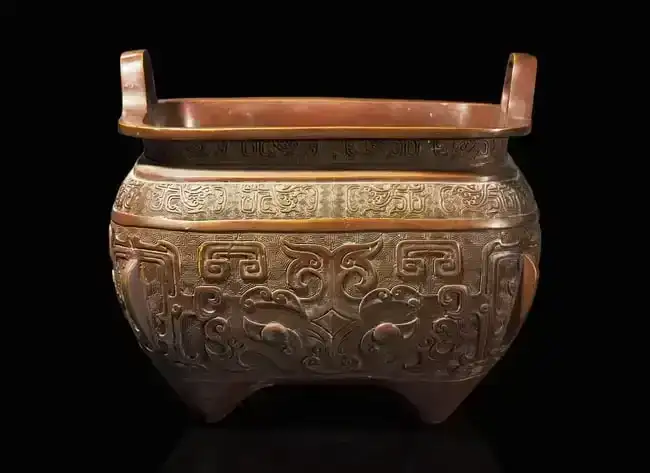 A large Japanese patinated bronze archaistic censer 日本銅加漆倣