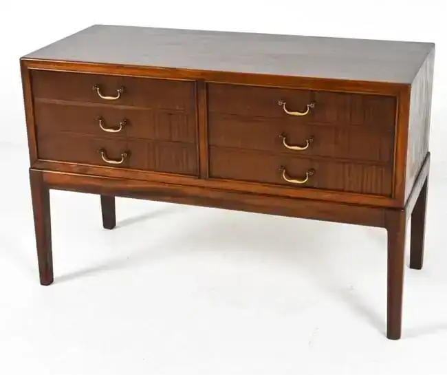 MANNER OF FRITS HENNINGSEN TEAK CHEST OF DRAWERS