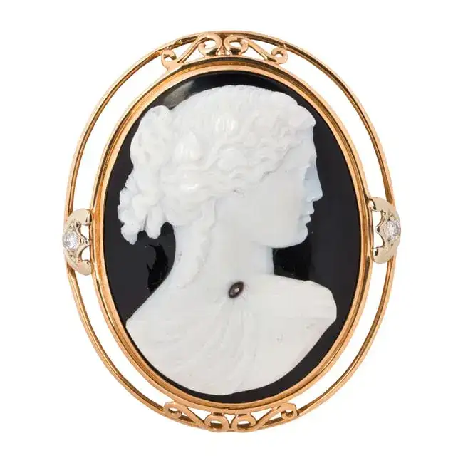 A hardstone cameo, diamond and 14k gold brooch-pendant