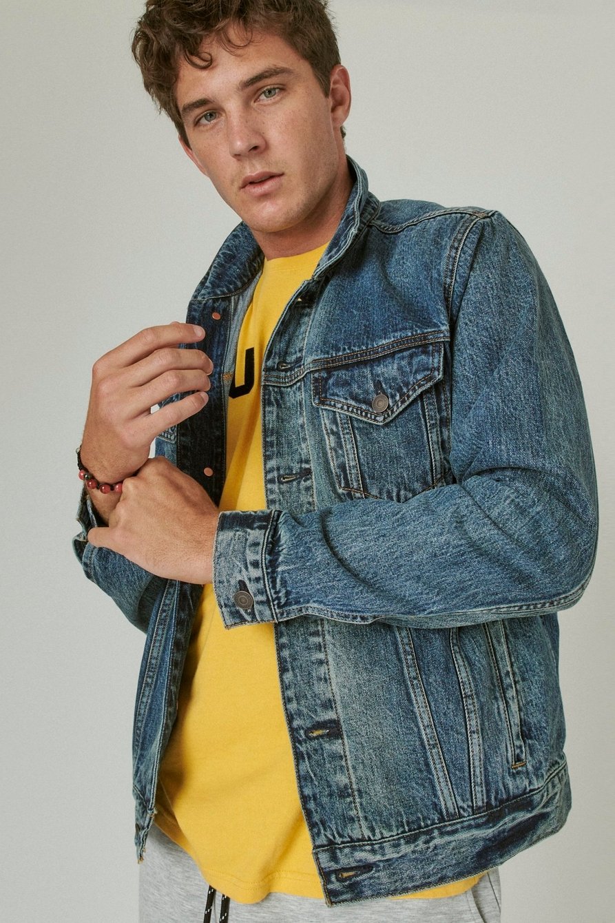 THE TRUCKER JACKET