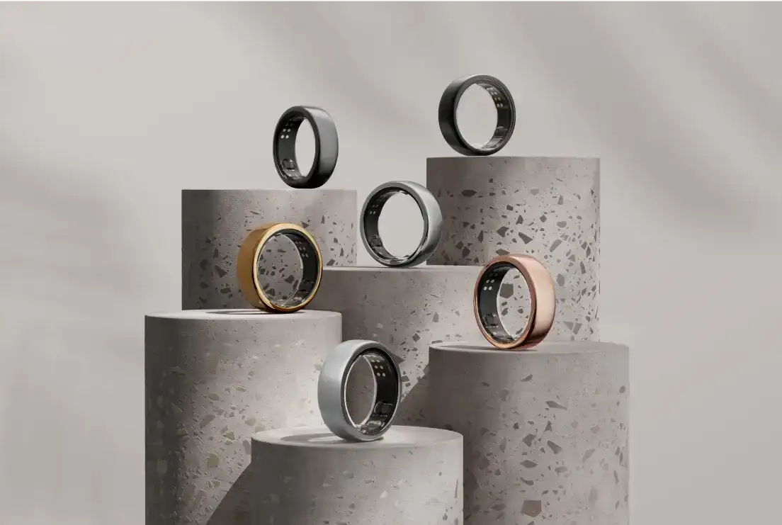 Picture showing the different finishes of the Oura ring