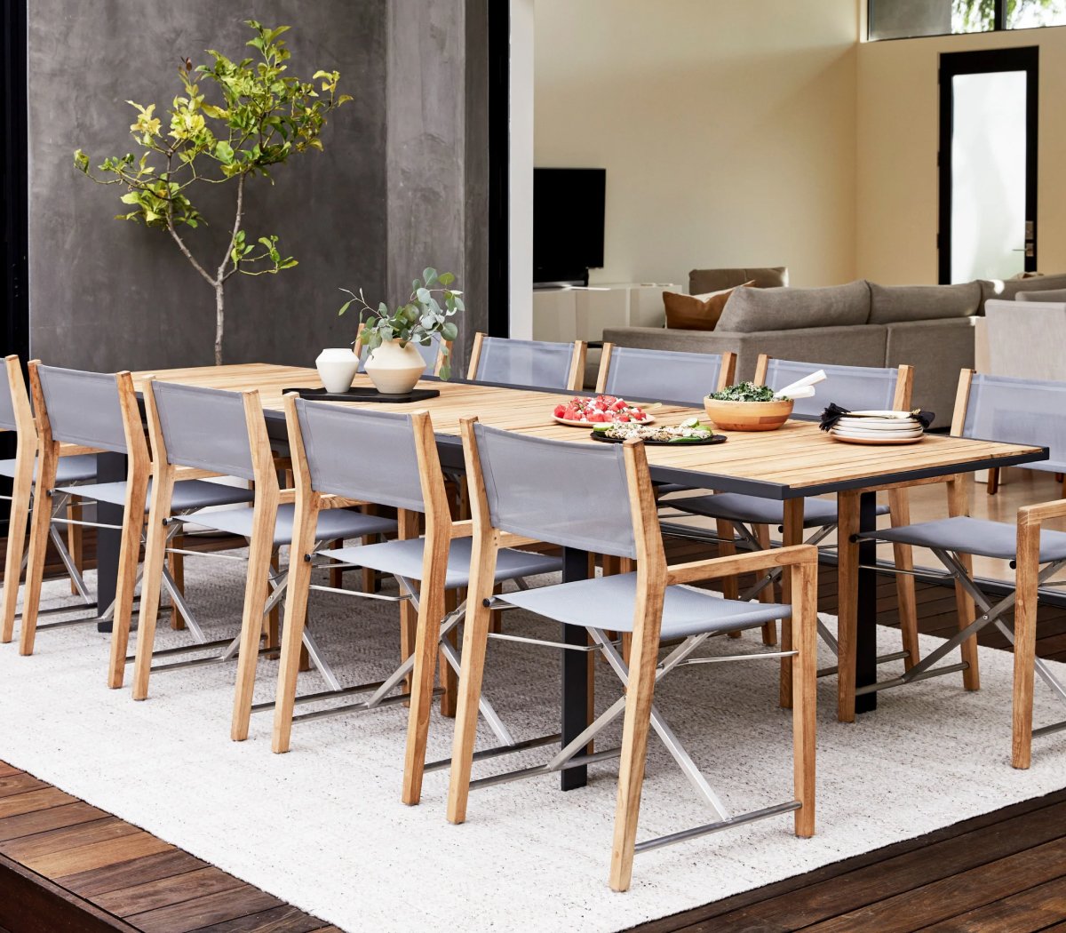 Host like a pro 3 Tips for Outdoor Entertaining Set the stage for unforgettable happy hours and gatherings al fresco with these essential Outer pieces.