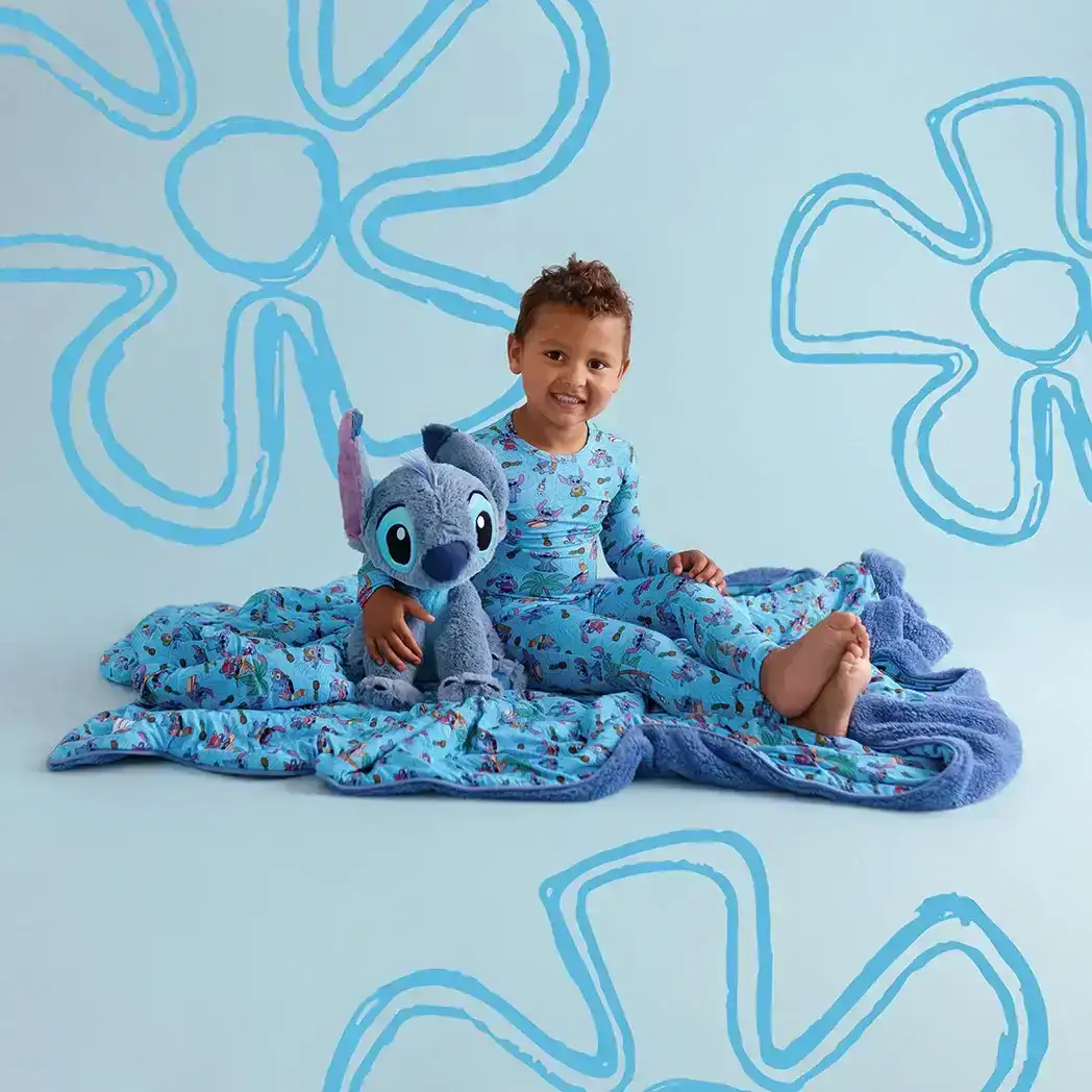 Image of Disney Tropical Stitch Luxe Plush Patoo® Blanket