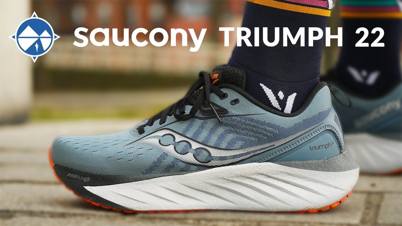 Saucony Triumph 22 blue shoes on runners feet