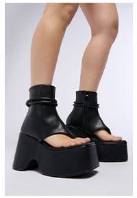 AZALEA WANG DAXTON OPEN TOE SANDAL FLATFORM BOOT IN BLACK