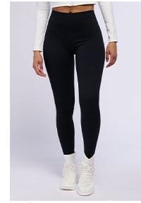 ON THE RUN RUCHED LEGGING IN BLACK