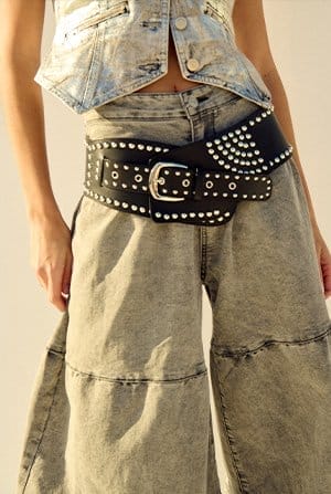 TAKE MY PIC LOW RISE STUDDED BELT